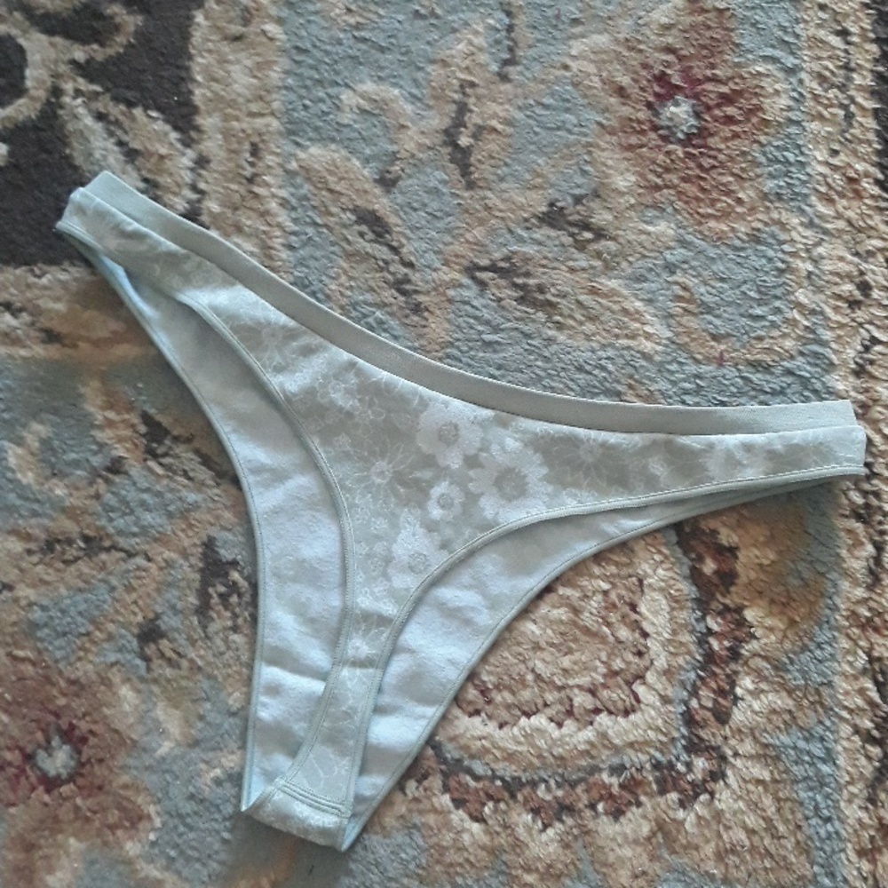 Pink VS thong - Picture 9 of 14